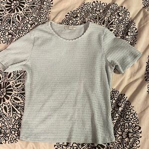 Blue elastic fold shirt